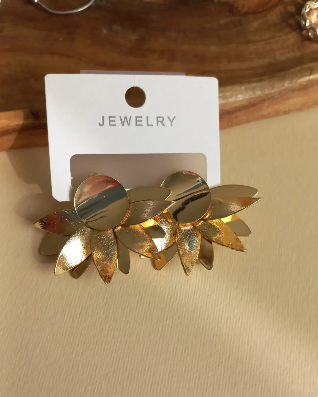 گوشواره گل نیلوفر طلایی استیل